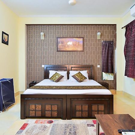Studio Serviced Apartments Near Fortis Hospital Ґурґаон Екстер'єр фото