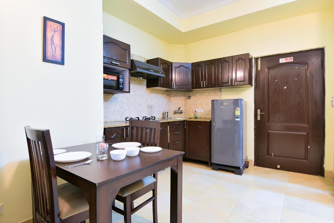 Studio Serviced Apartments Near Fortis Hospital Ґурґаон Екстер'єр фото