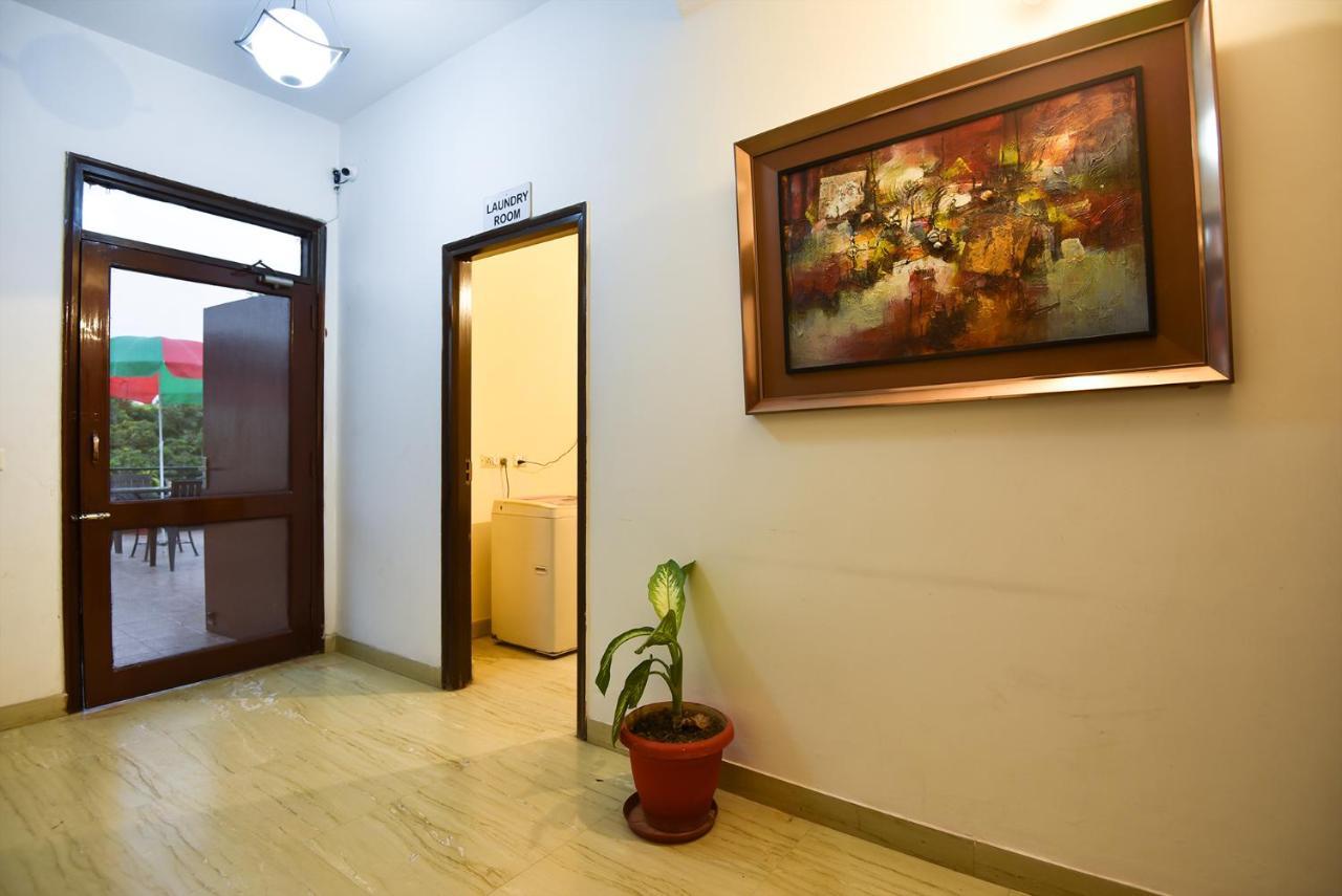Studio Serviced Apartments Near Fortis Hospital Ґурґаон Екстер'єр фото