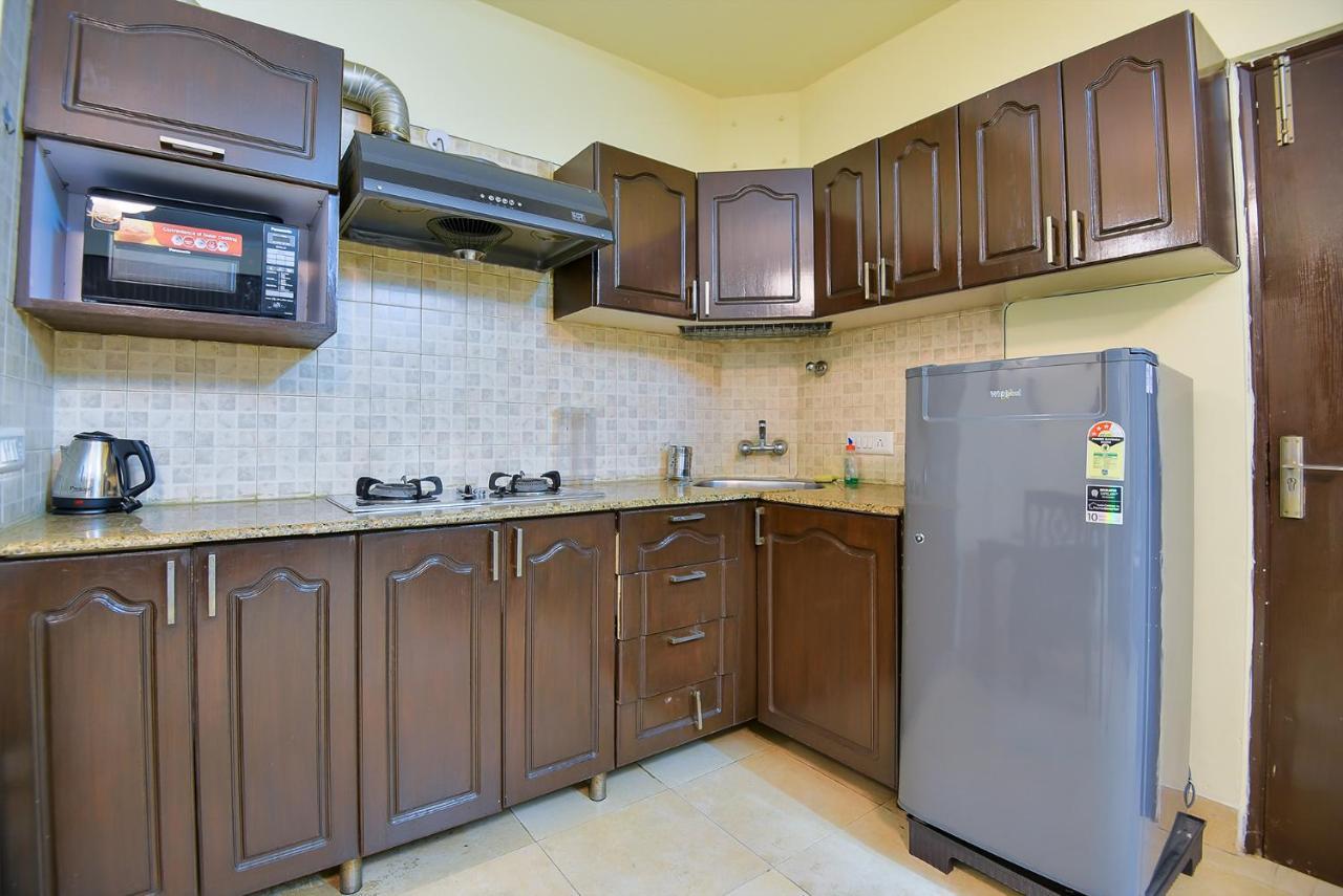 Studio Serviced Apartments Near Fortis Hospital Ґурґаон Екстер'єр фото