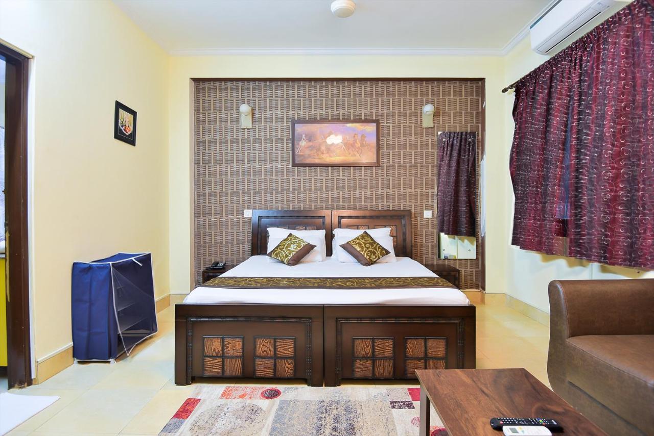 Studio Serviced Apartments Near Fortis Hospital Ґурґаон Екстер'єр фото
