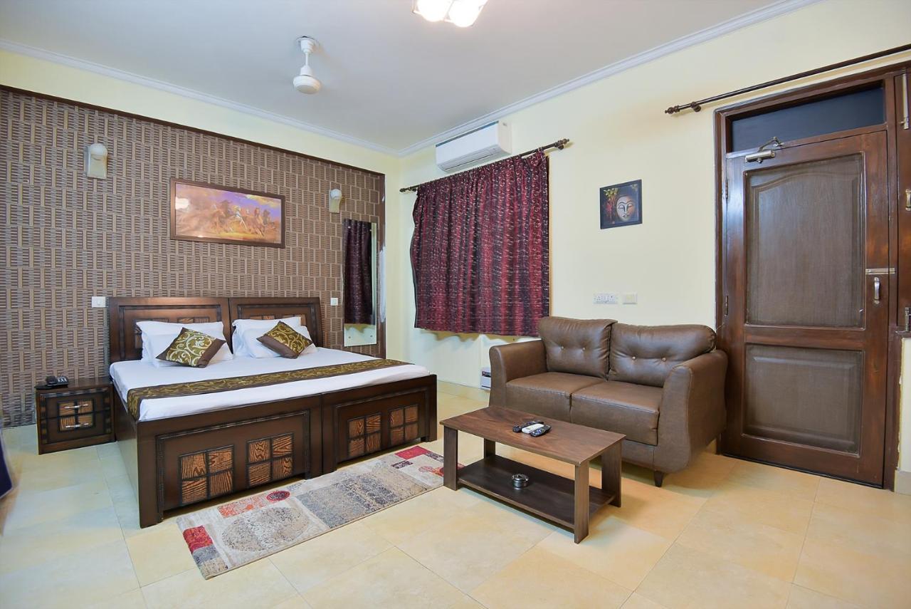 Studio Serviced Apartments Near Fortis Hospital Ґурґаон Екстер'єр фото