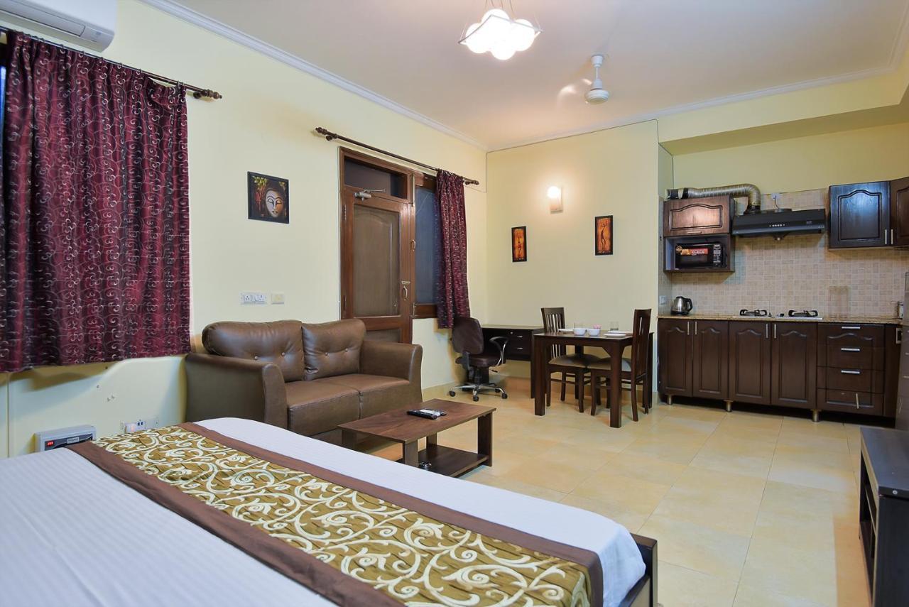 Studio Serviced Apartments Near Fortis Hospital Ґурґаон Екстер'єр фото