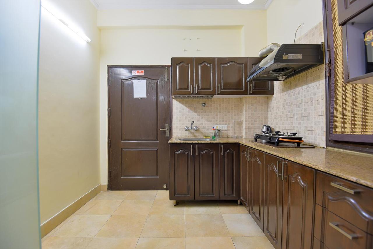 Studio Serviced Apartments Near Fortis Hospital Ґурґаон Екстер'єр фото