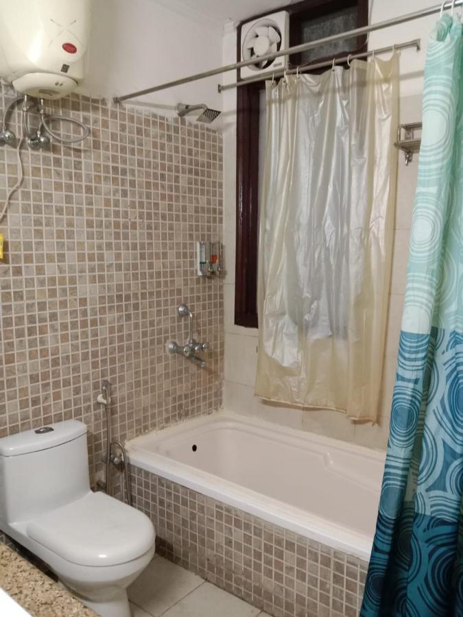 Studio Serviced Apartments Near Fortis Hospital Ґурґаон Екстер'єр фото