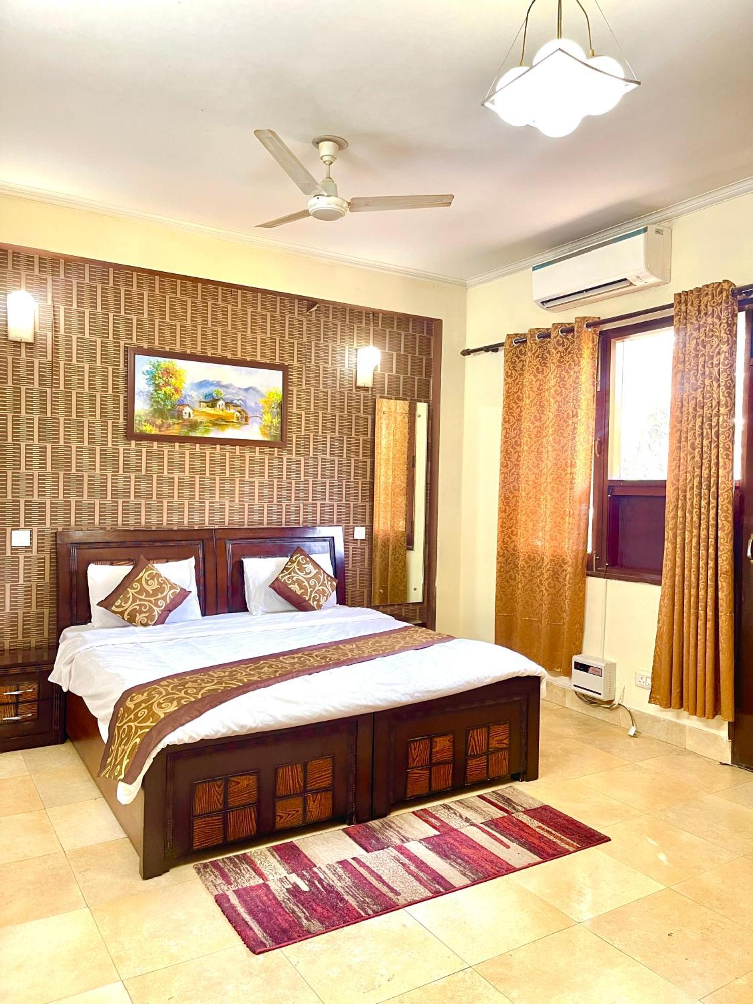 Studio Serviced Apartments Near Fortis Hospital Ґурґаон Екстер'єр фото