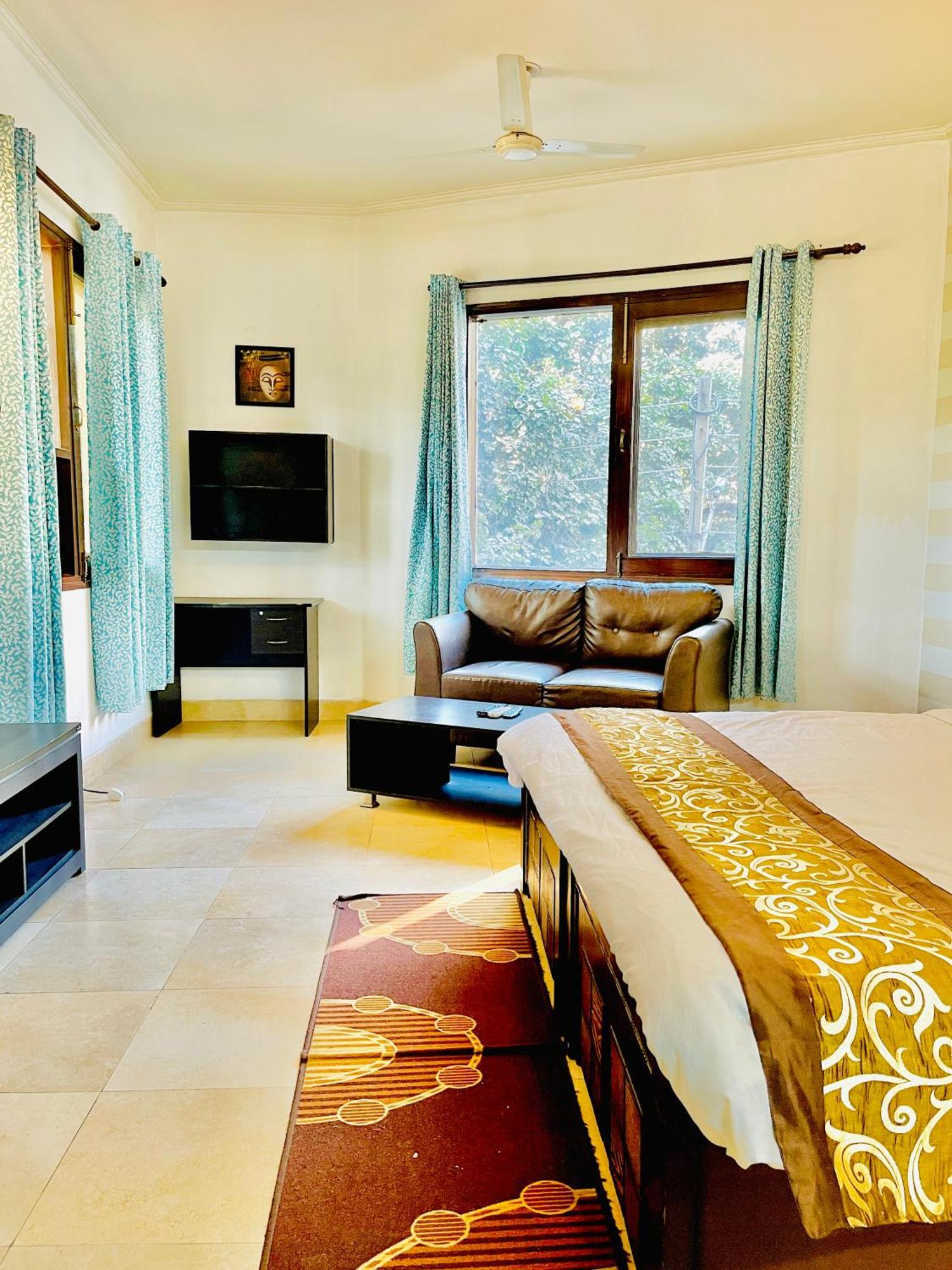 Studio Serviced Apartments Near Fortis Hospital Ґурґаон Екстер'єр фото